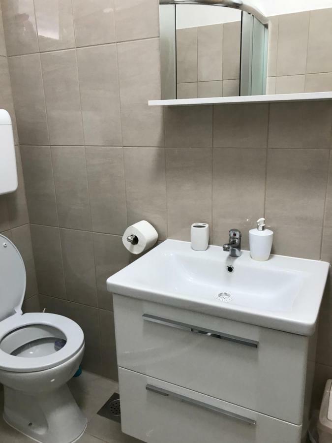 Apartman Mirjana With Terrace And Free Parking Donji Okrug  Exterior foto